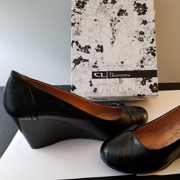 Black Leather Wedge Size 9 1/2 - Picture 2 of 3